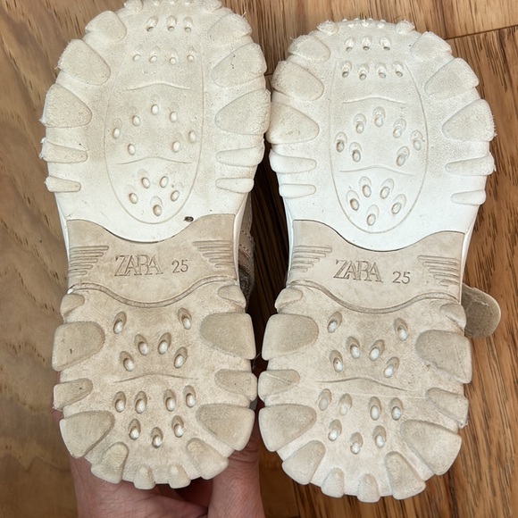 Gently used Zara toddler technical shoes size 9 - Picture 7 of 8